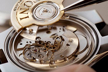 哈尔滨百达翡丽手表有水珠维修